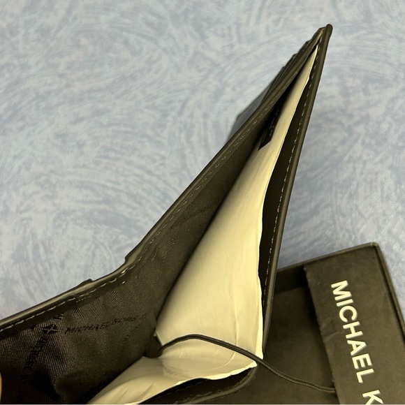 New Michael Kors Men’s Slim Billfold Bi-Fold Wallet Andy Black 86F2SANF5V NWT - Picture 11 of 17